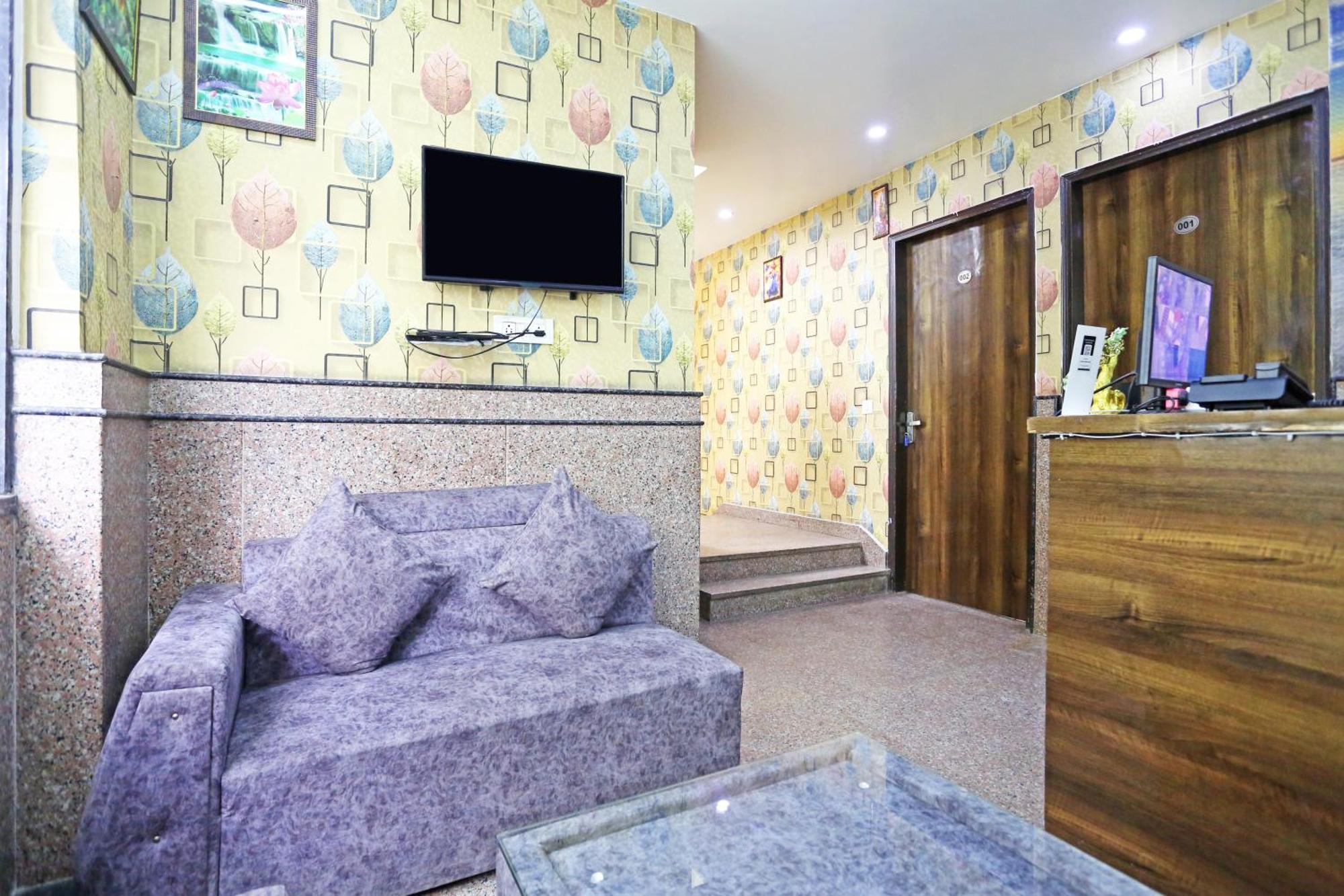 Broadway, Near Delhi Airport, Hotel 3*