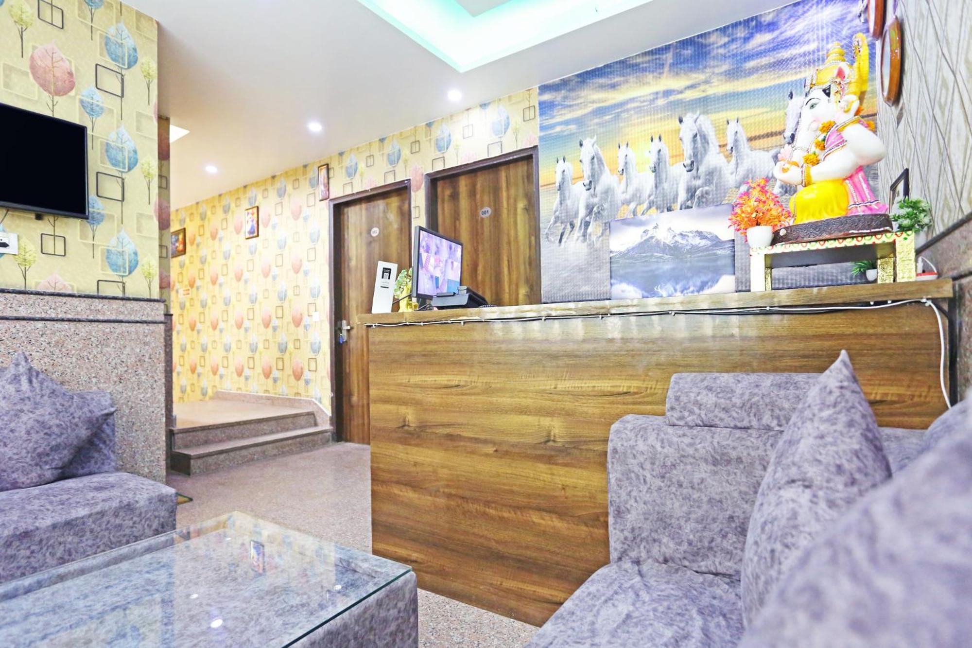Broadway, Near Delhi Airport, Hotel 3*