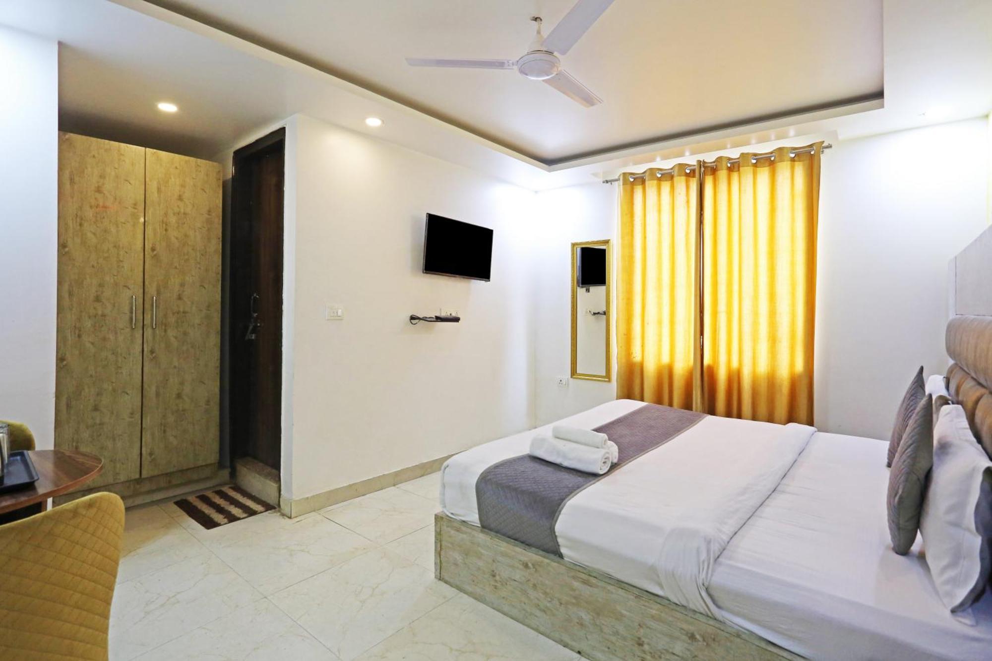 Broadway, Near Delhi Airport, 3*