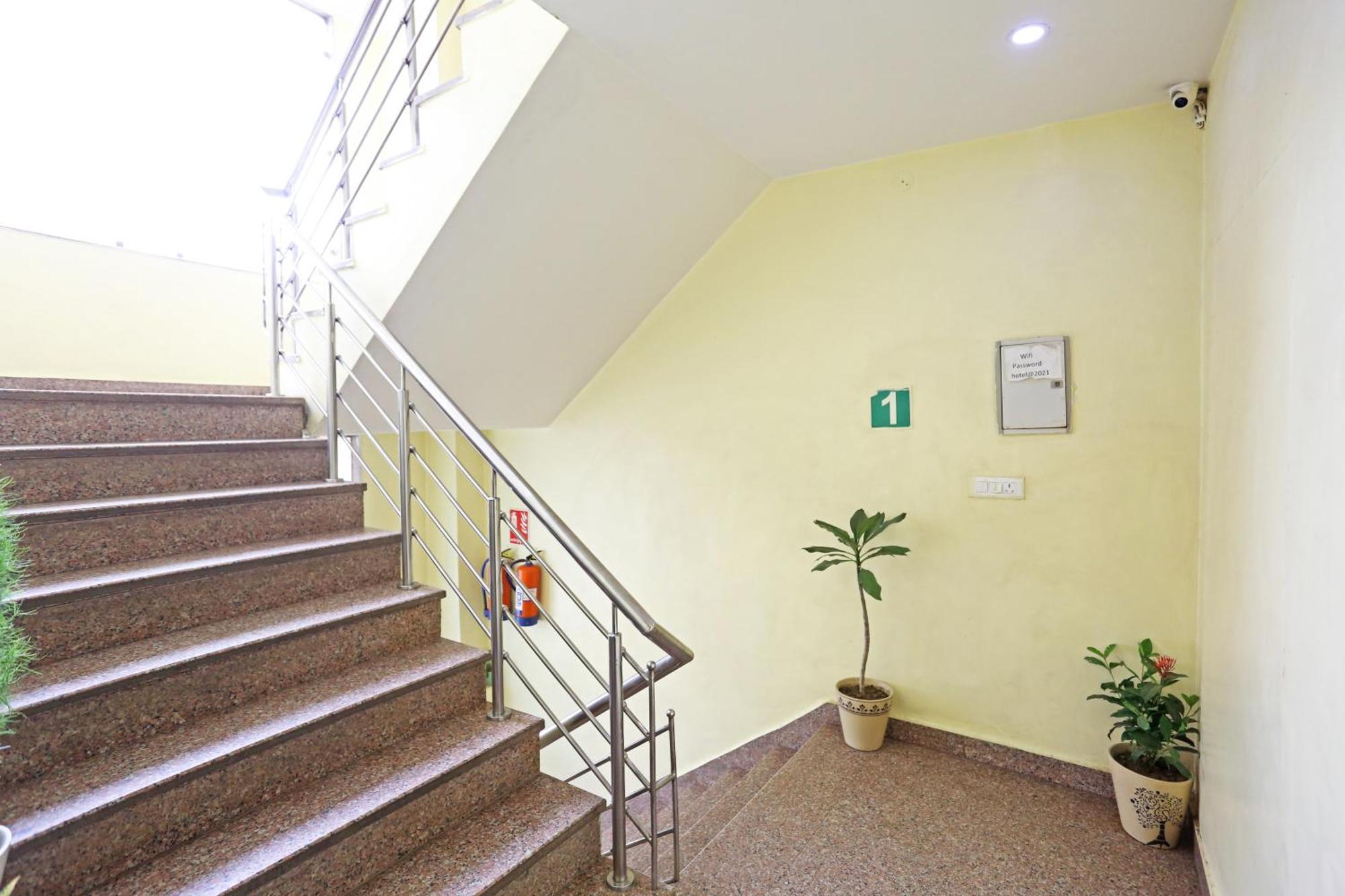 Hotel Broadway, Near Delhi Airport, 3*