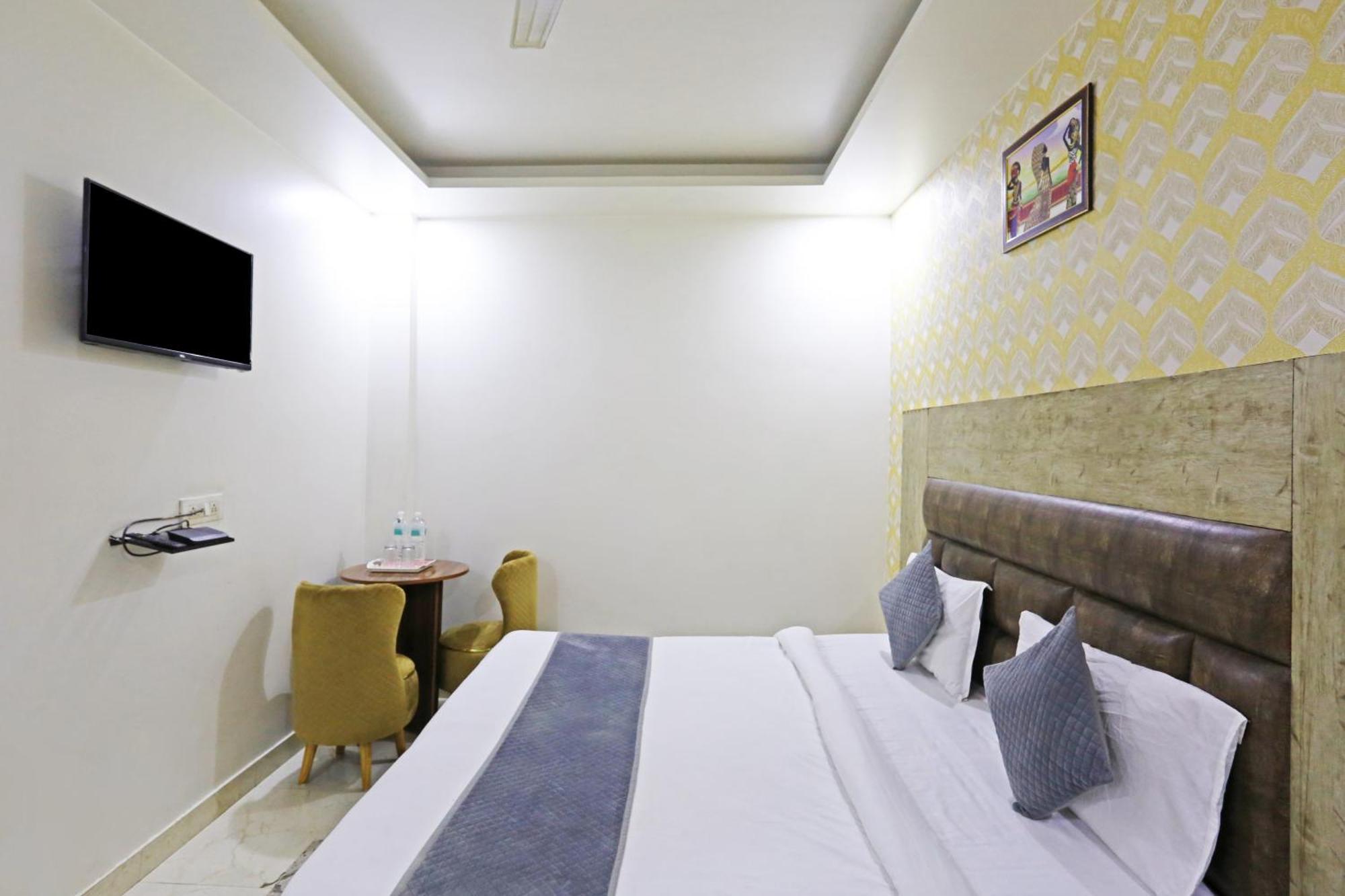 Broadway, Near Delhi Airport, 3*