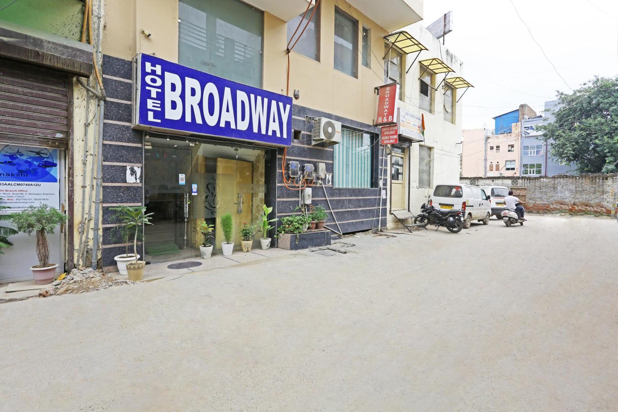 Broadway, Near Delhi Airport, 3*