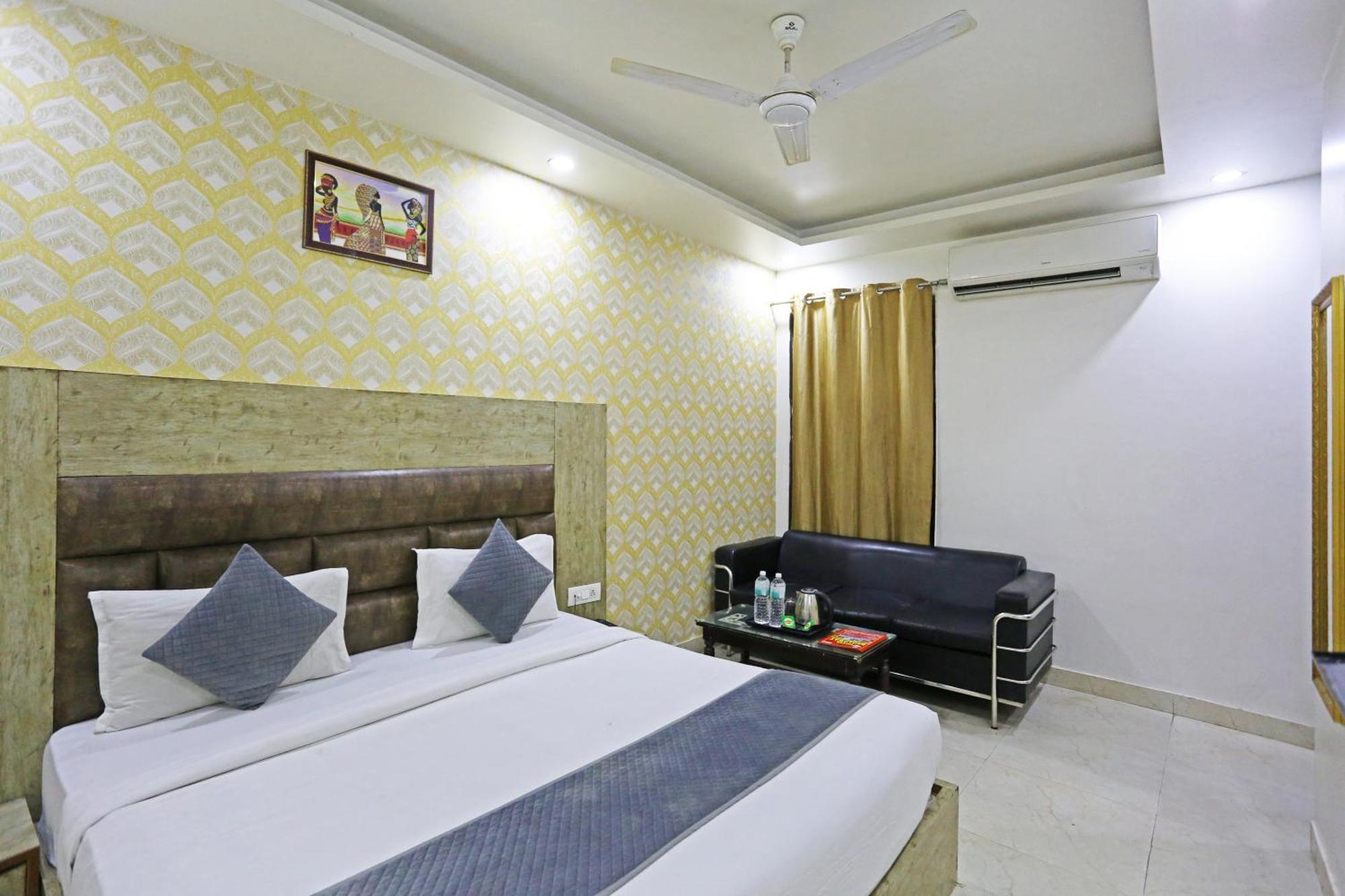 Broadway, Near Delhi Airport, Hotel 3*