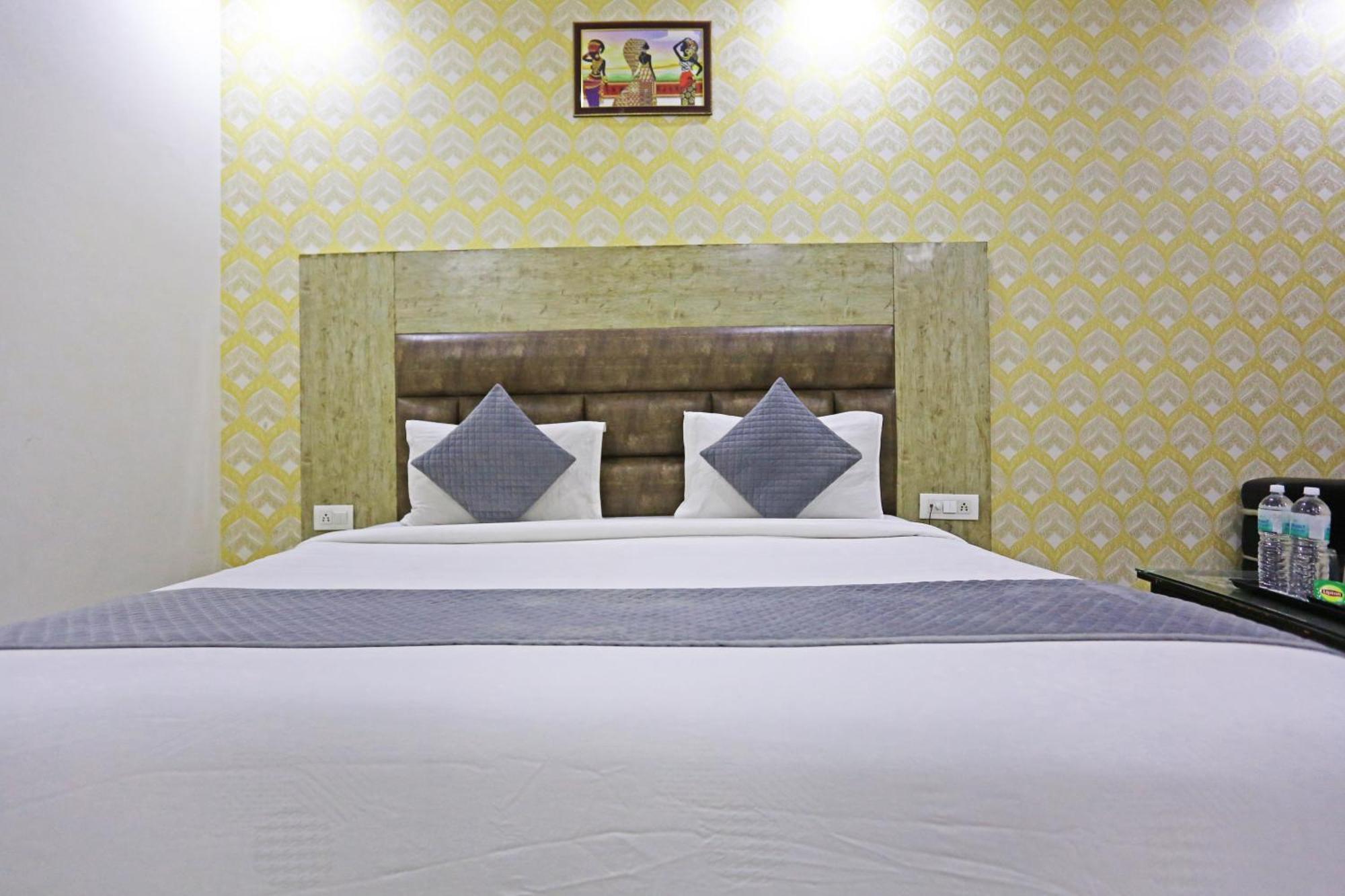 Broadway, Near Delhi Airport, 3*