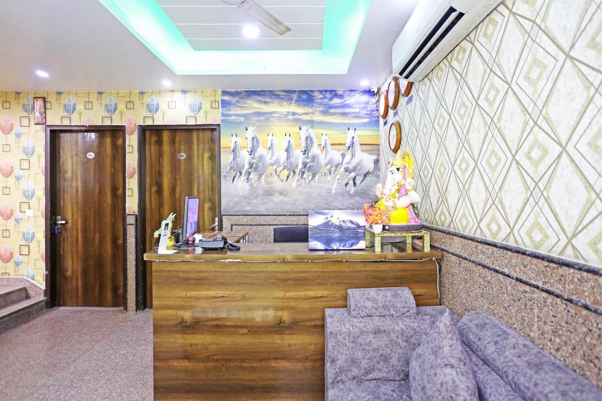 Hotel Broadway, Near Delhi Airport, 3*
