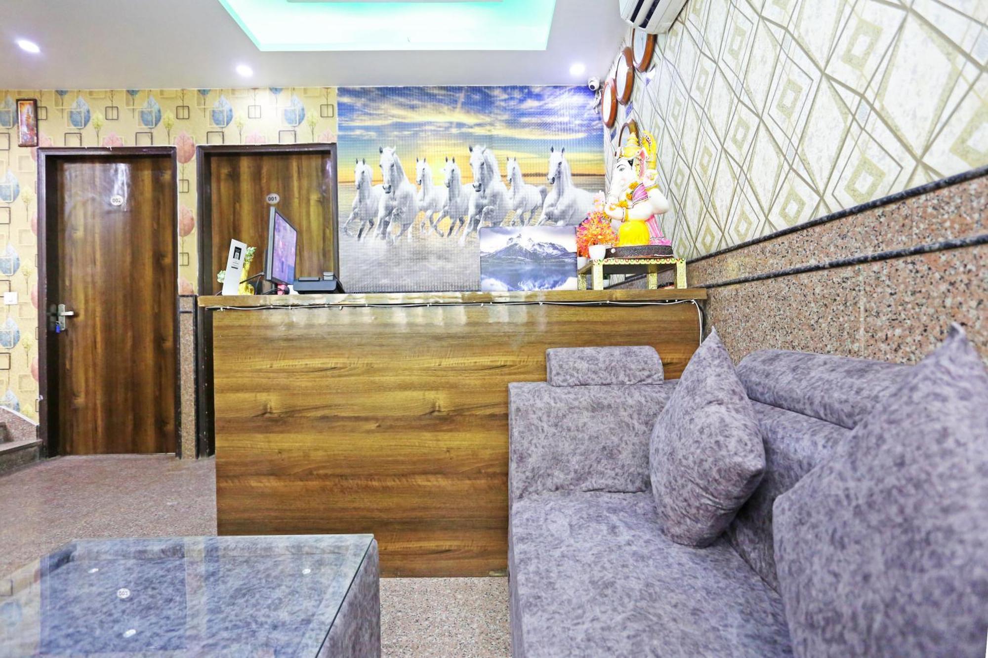 Hotel Broadway, Near Delhi Airport, 3*